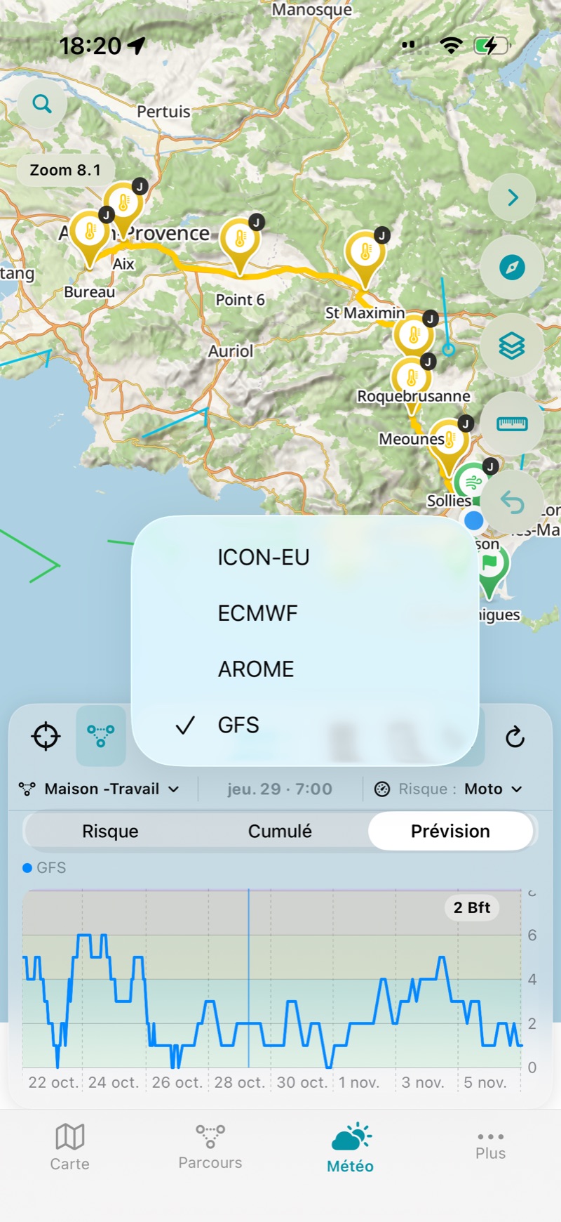 Choisissez le modèle météo et la couche affichée : vent, rafales, vagues, pluie, température.