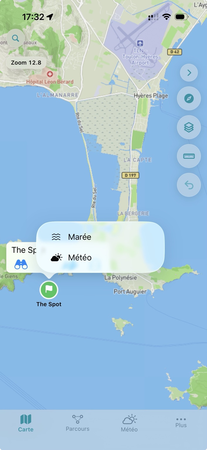 Depuis un waypoint, les jumelles donnent accès à la marée et à la météo.