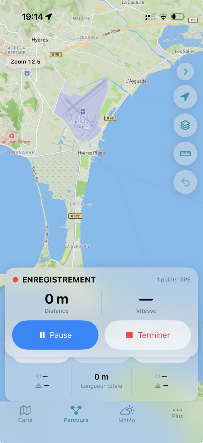 Distance, vitesse et points GPS sont suivis pendant l’enregistrement.